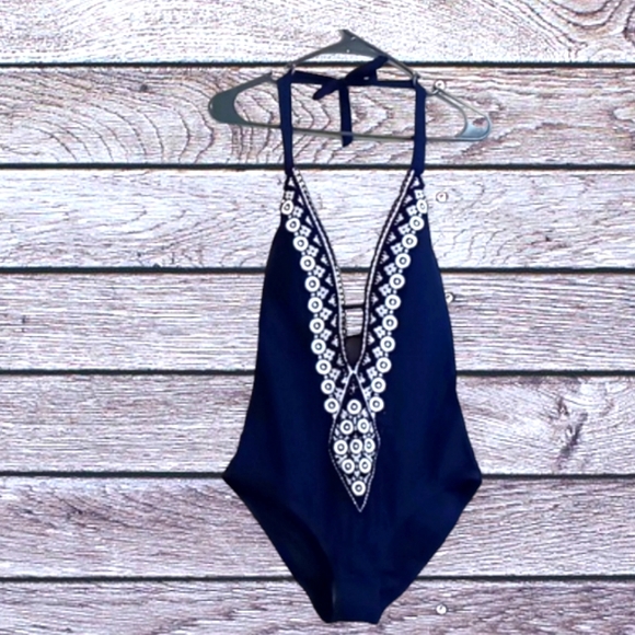 NEW Kona Sol one piece swimsuit medium with crochet design in front - Picture 2 of 11